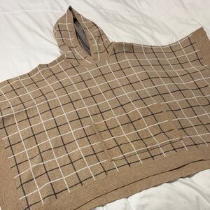 Tahari Shawl Cape Poncho Hooded Beige Black White One Size